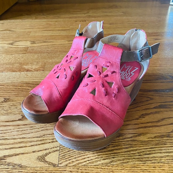 Pink Leather Wedges - Picture 3 of 9